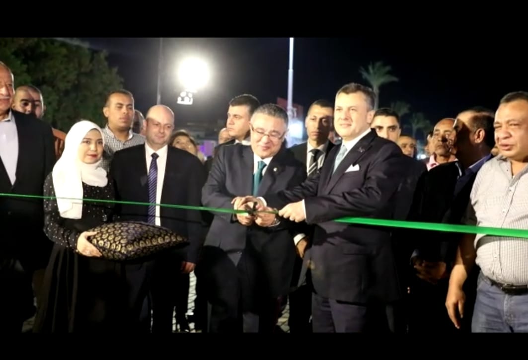 وزير السياحة والآثار يفتتح أعمال تطوير الممشى السياحي بالغردقة