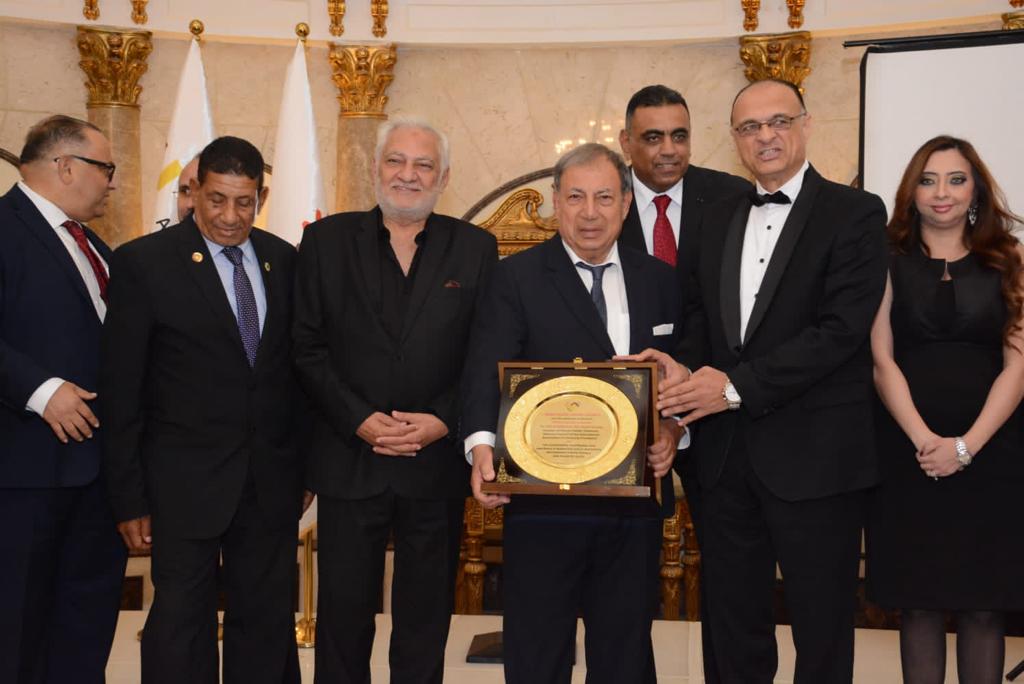 تتويج رجل الأعمال الفندقي الشهير عنان الجلالي بجائزة AFASU الذهبية للتنمية المجتمعية المستدامة والتميز في القيادة والتطوير والقدوة للشباب.