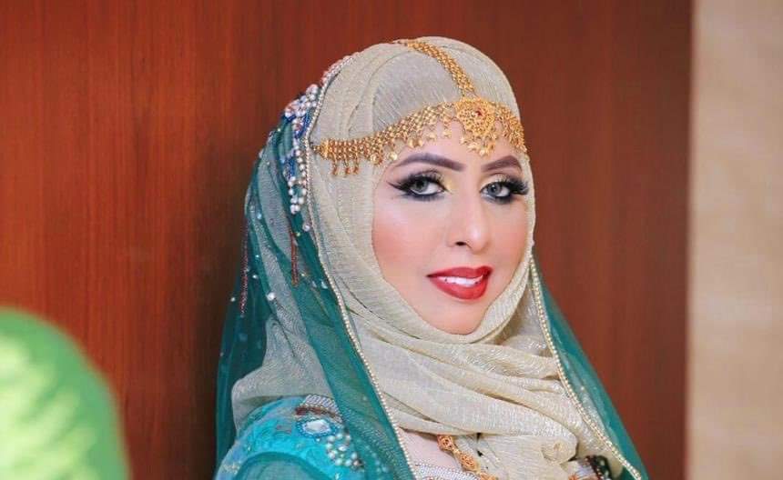 لدورها الإنساني منح الإعلامية العمانية زينب السعدي لقب سفيرة للسلام
