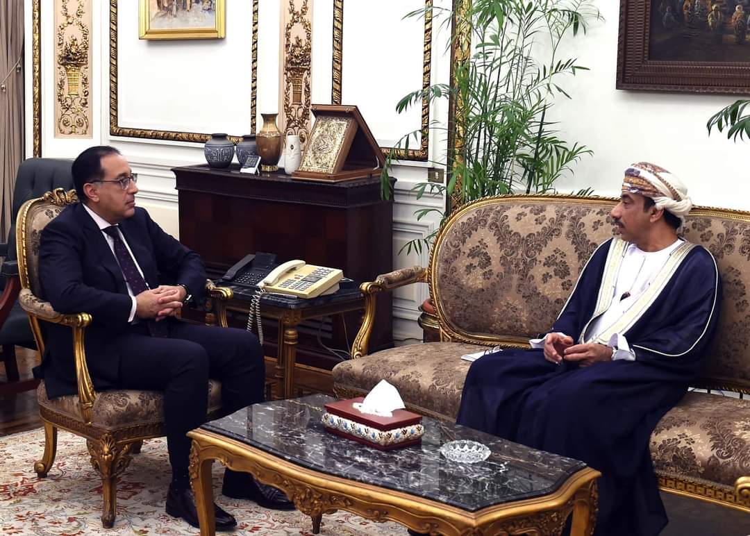 رئيس الوزراء يلتقى سفير سلطنة عُمان فى القاهرة