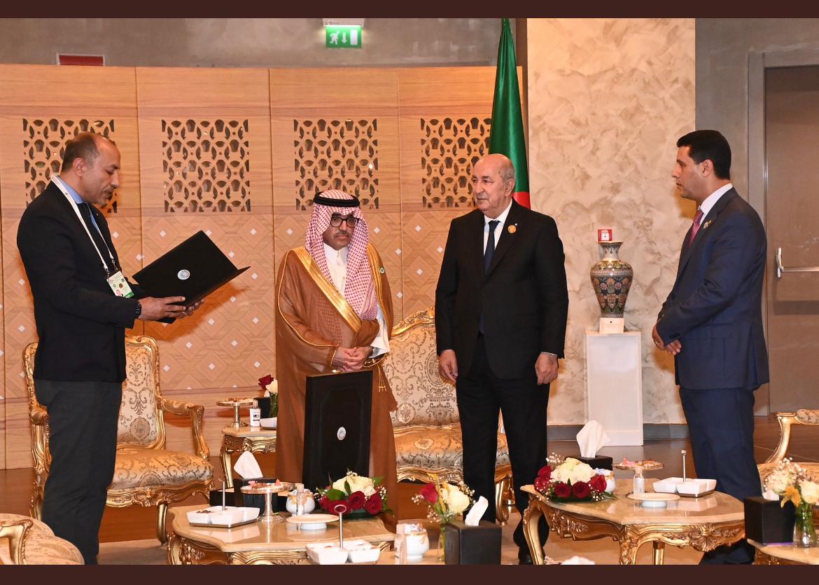 المنظمة العربية للسياحة تمنح قلادة السياحة العربية من الطبقة الممتازة لفخامة رئيس جمهورية الجزائر الديمقراطية الشعبية