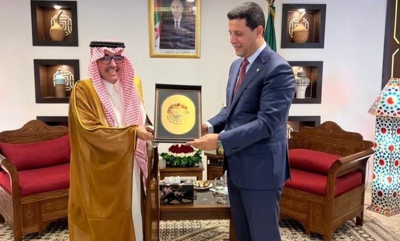 وزير السياحة والصناعة التقليدية بالجمهورية الجزائرية الديمقراطية الشعبية يستقبل آل فهيد