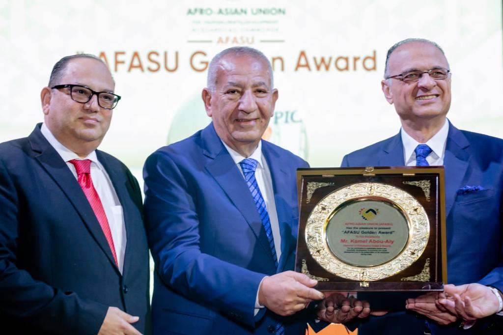 كامل أبو على : 11 الف عامل سبب الفوز بجائزة أفاسو الذهبية