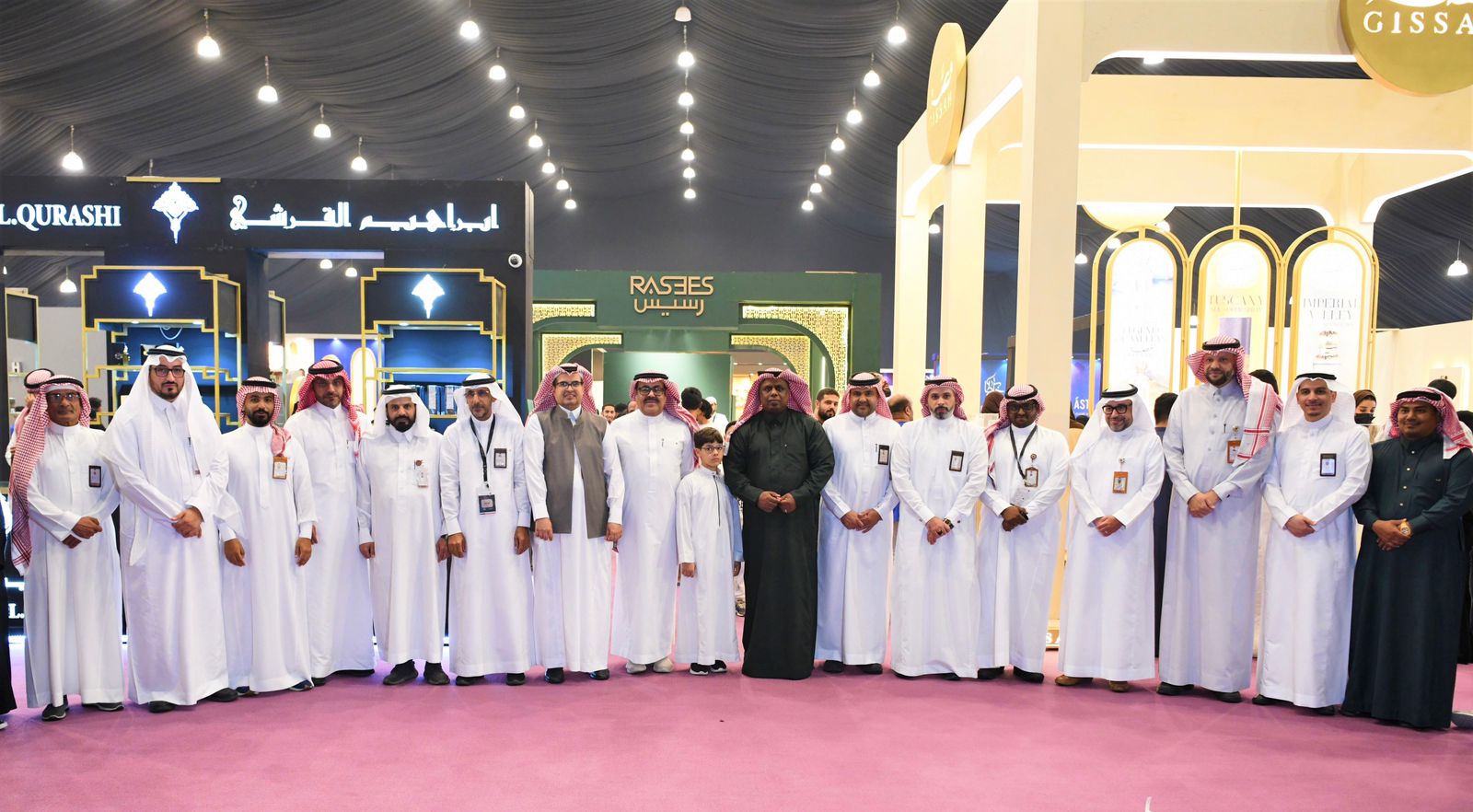 الرئيس التنفيذي للهيئة الملكية بينبع يفتتح معرض صناع العطور بمدينة ينبع الصناعية