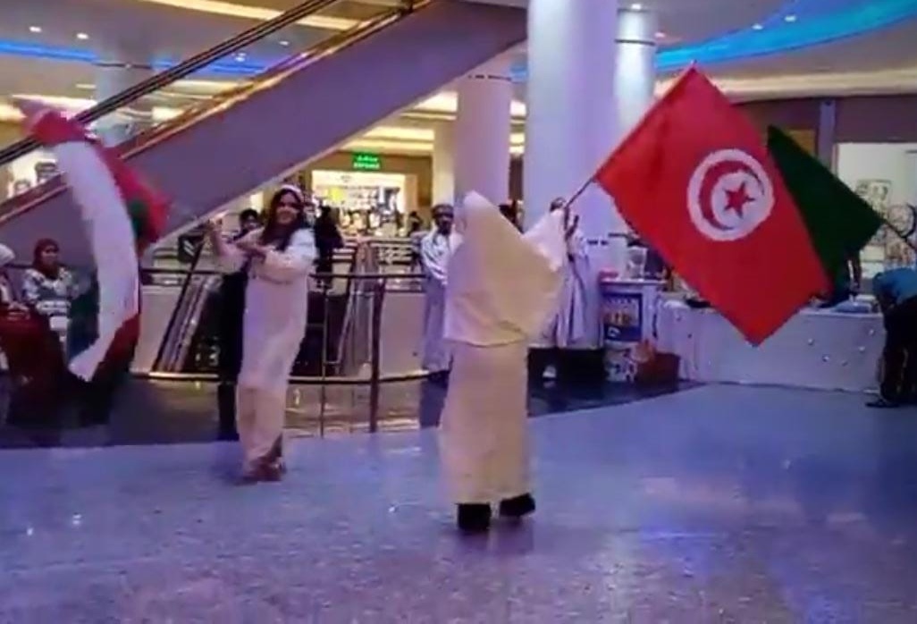 دار سيدي بوسعيد تدخل البهجة في مول مسقط.