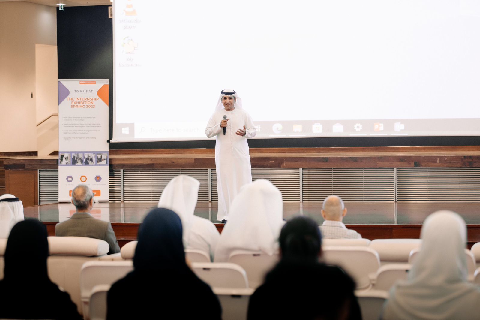 كلية الإدارة والاقتصاد في جامعة الإمارات تنظم المعرض الختامي للتدريب الميداني