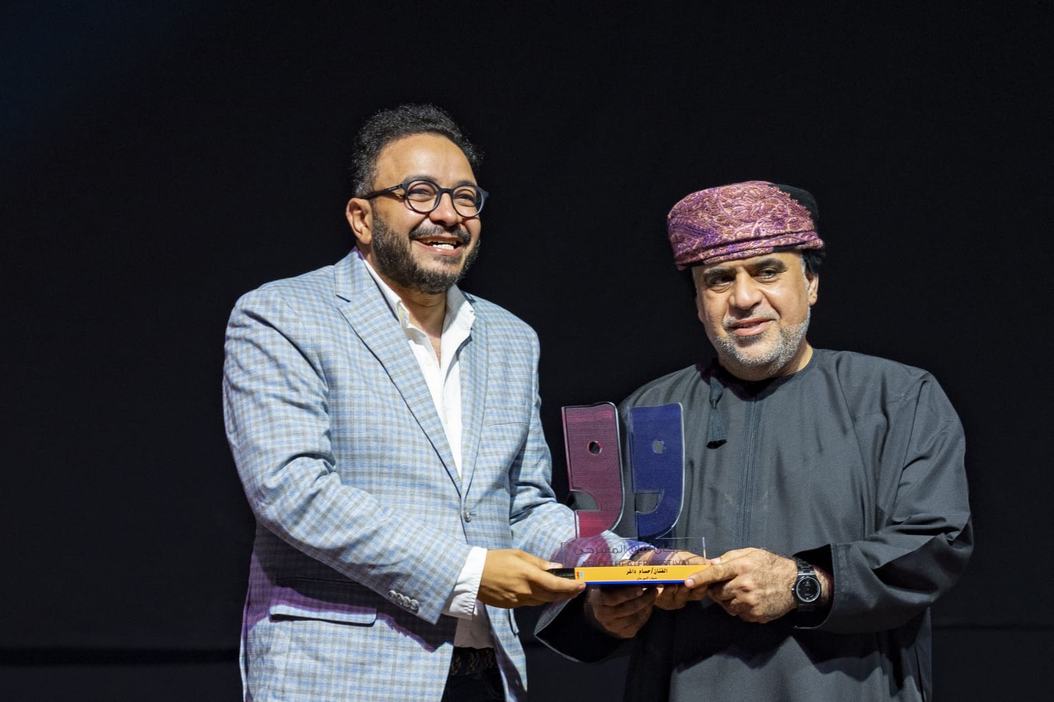 النجم حسام داغر ينقذ العرض المسرحي المصري في مهرجان آفاق العربي بمسقط