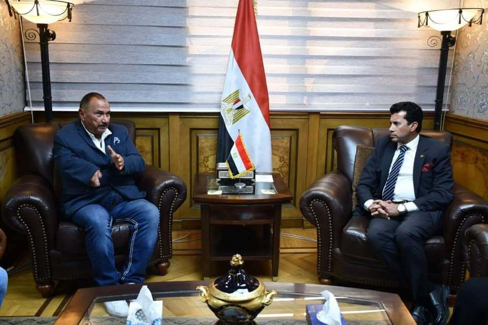 وكيل الاتحاد الانجليزي لعبور المانش يهنئ وزير الشباب برئاسة الاتحاد الافريقي للرياضة الجامعية