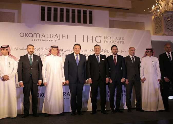 وزير السياحة والآثار يشهد توقيع بروتوكول تعاون لإدارة وتشغيل أحد الفنادق بالساحل الشمالي
