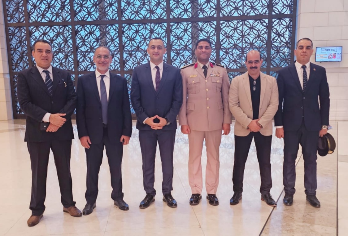 وزير التجارة والصناعة يفتتح معرض الصناعات المصرية والعمانية بمسقط.