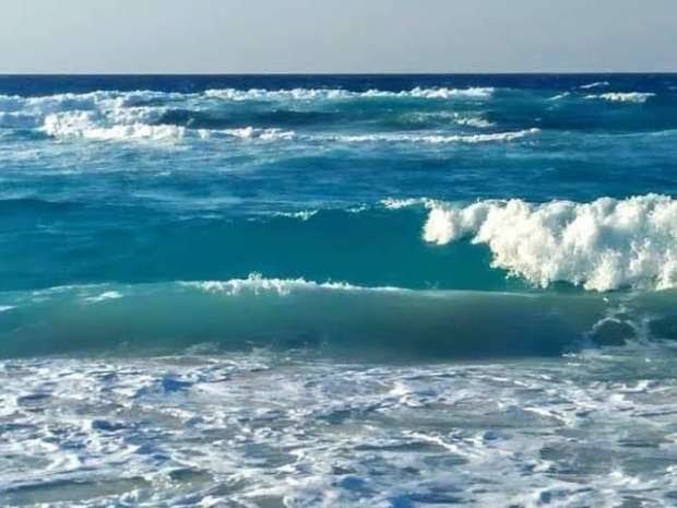 مصايف الإسكندرية ترفع الرايات الحمراء