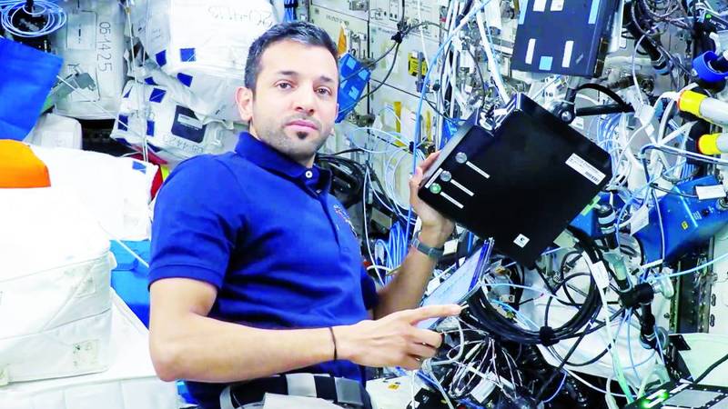 طيران الإمارات تقابل النيادي مباشرةً من المحطة الفضائية