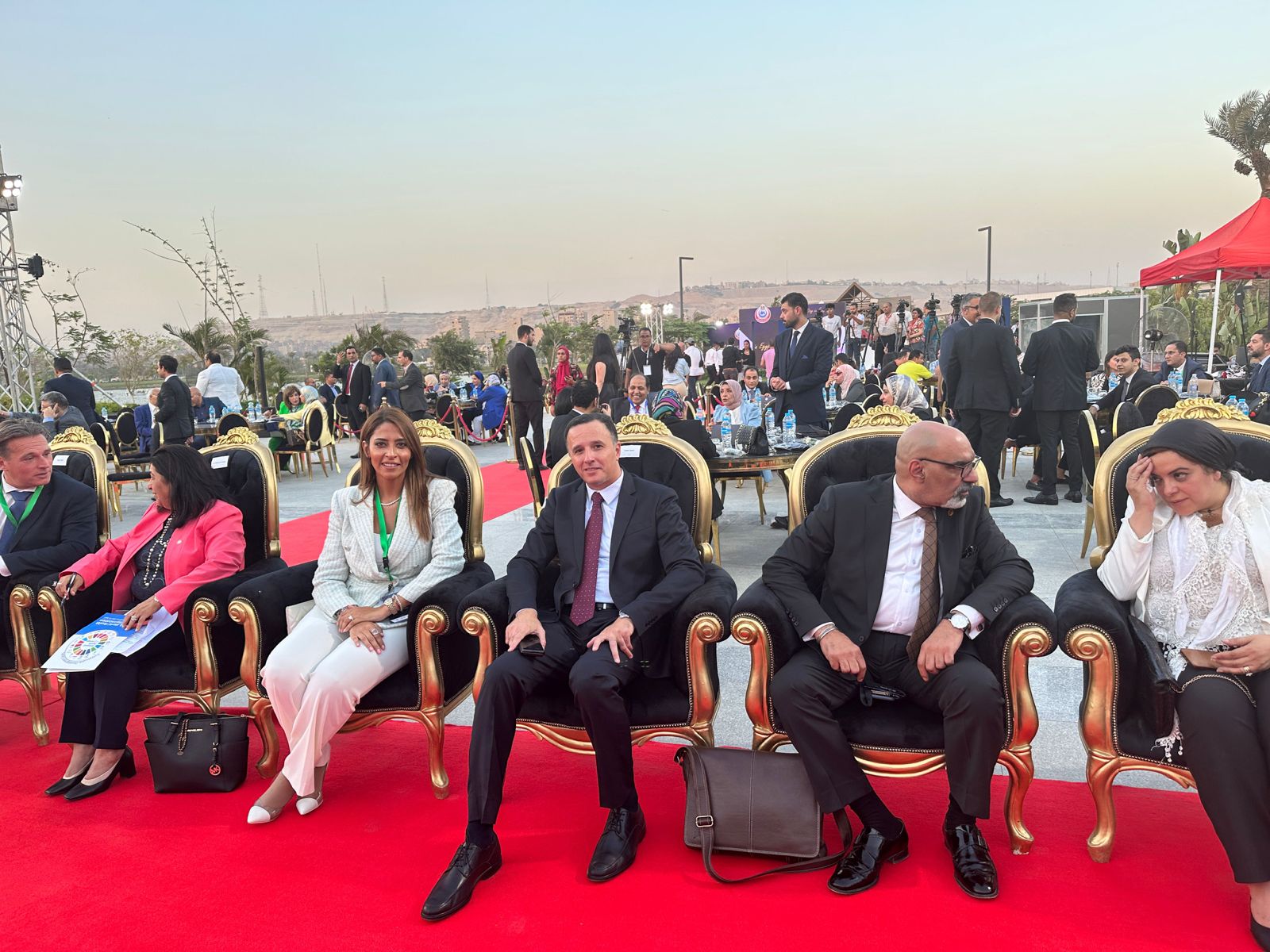 فى الاحتفال باليوم العالمى للفيروسات الكبدية:  عبد الغفار: بدأ الطريق نحو إعلان مصر خالية من فيروس سى.. وضم ١١٦ ألف مريض لتلقى العلاجات المتقدمة ببرنامج الكشف المبكر عن سرطان الكبد برعاية الصحة وباير العالمية
