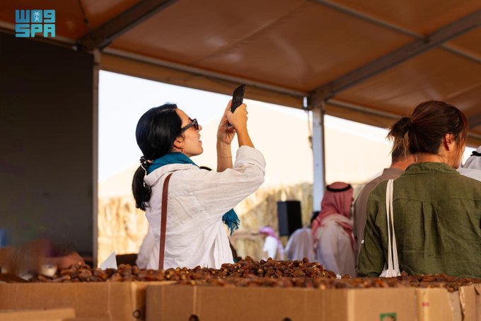السعودية.. مهرجان مزاد التمور في مدينة العلا يجذب السياح