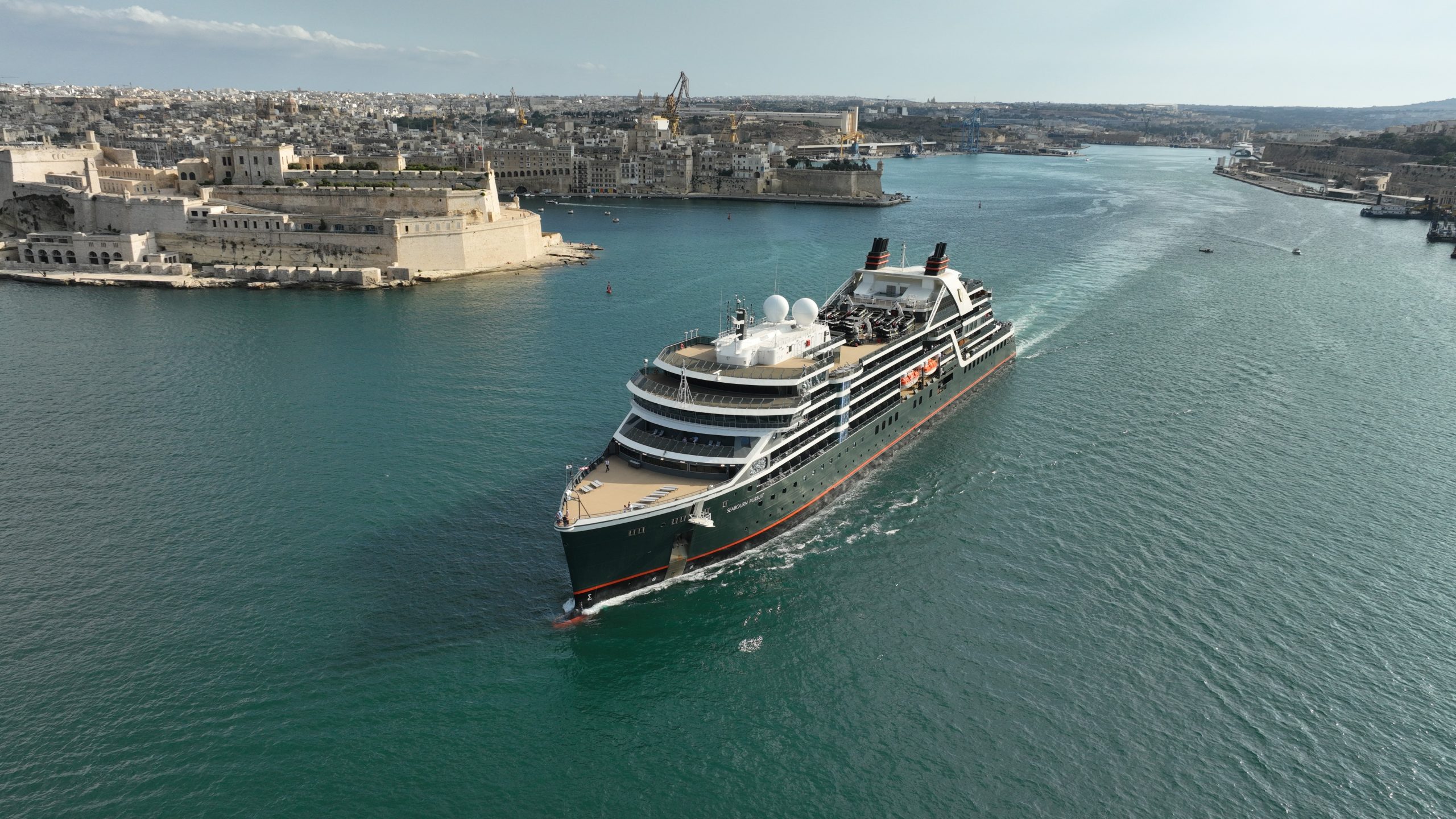 إنطلاق أولي رحلات سفينة Seabourn Pursuit الفاخرة