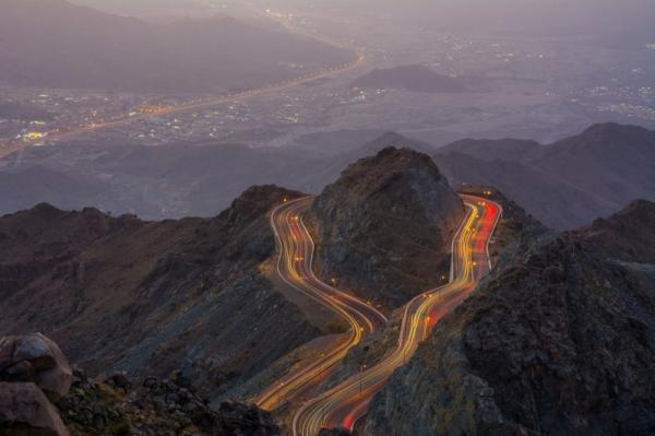 عقبة «هدا الطائف» نجوم تتلألأ على قمة جبل غزوان بالسعودية