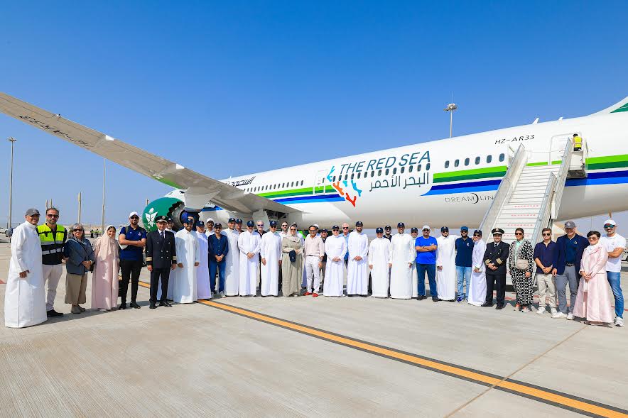 "الخطوط السعودية" تحتفي جوّاً برحلتها من الرياض إلى مطار البحر الأحمر الدولي