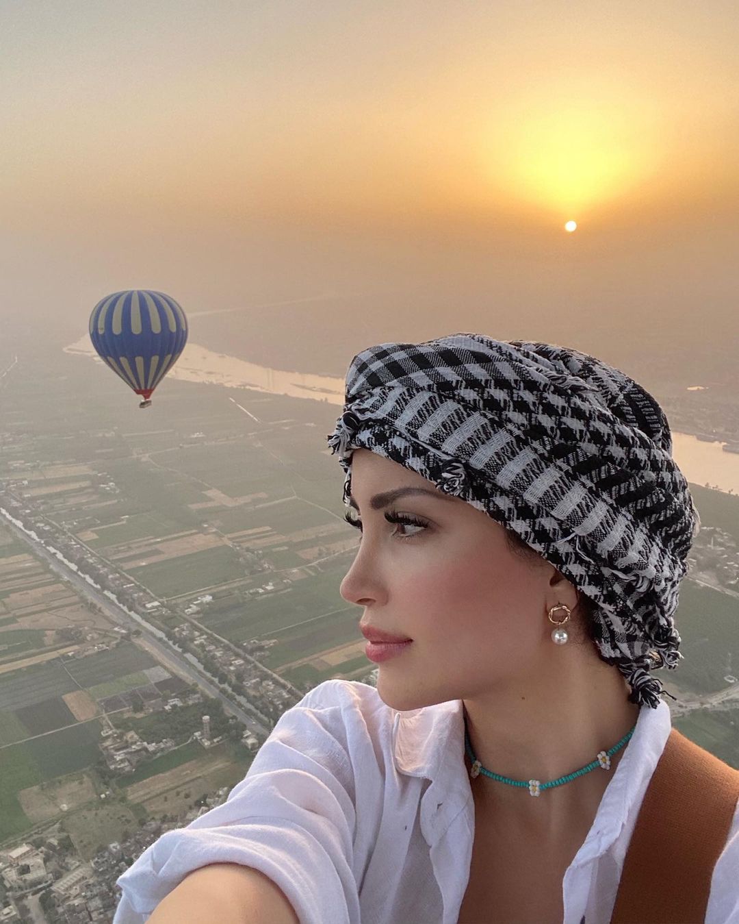 نسرين طافش تستمتع في سماء الأقصر بتجربة المنطاد الطائر