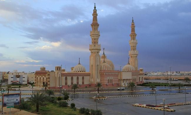 جامع الأمير عبدالله بن مساعد في عرعر .. أحد المعالم الفريدة المبنية على الطراز الإسلامي
