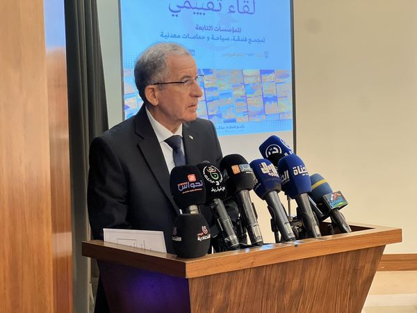 وزير السياحة الجزائري يشرف على تقييم مجمع فندقة و سياحة و حمامات معدنية