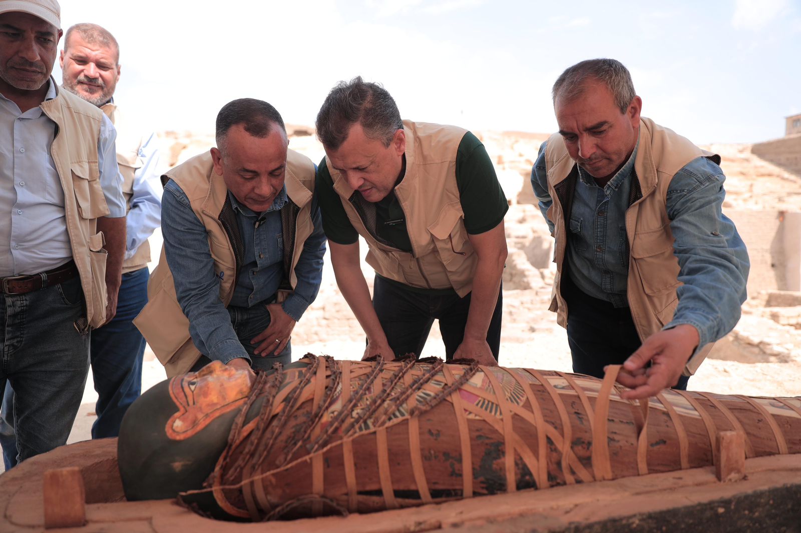 وزير السياحة والآثار يتفقد كشف أثري جديد بموقع حفائر البعثة الأثرية المصرية بسقارة