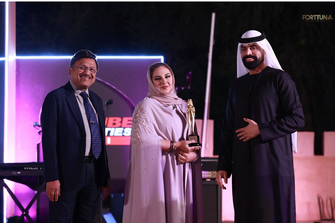 انجاز جديد للمرأة العمانية ندى البلوشية تفوز بجائزة عالمية في مجال الصحة و الطب البيطري بمدينة بدبي