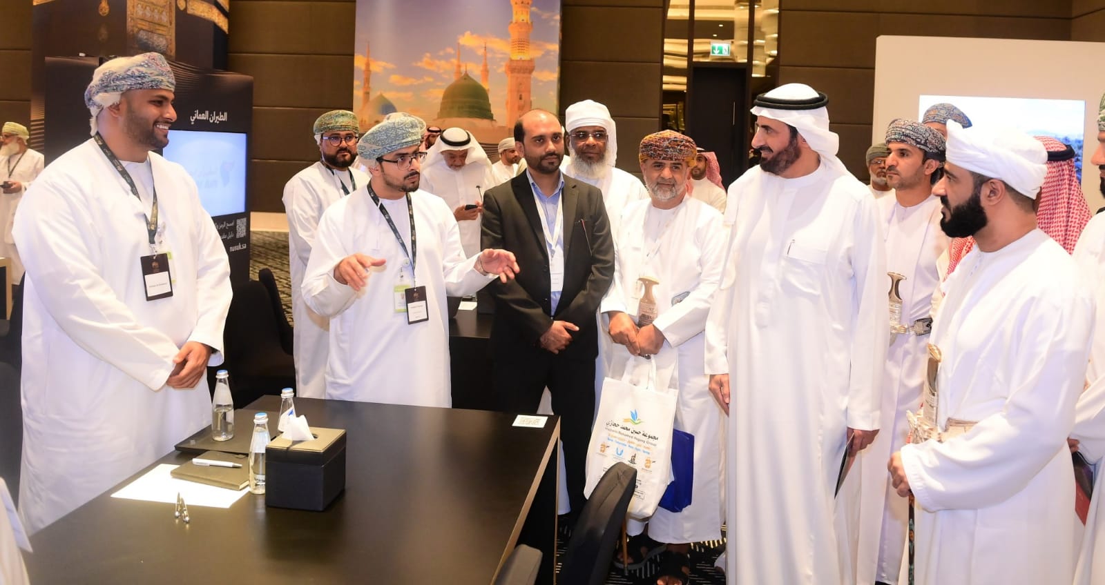 المنصةُ الحكومية الموحّدة "نُسُك" nusuk.sa لخدمة قاصدي مكة المكرمة والمدينة المنورة، تقيم معرض ولقاء تعريفي بمسقط