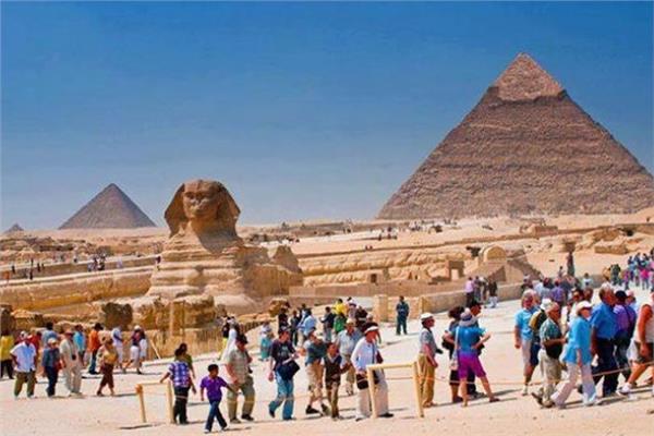 السياحة تبحث المشاركة في منتدى سراييفو