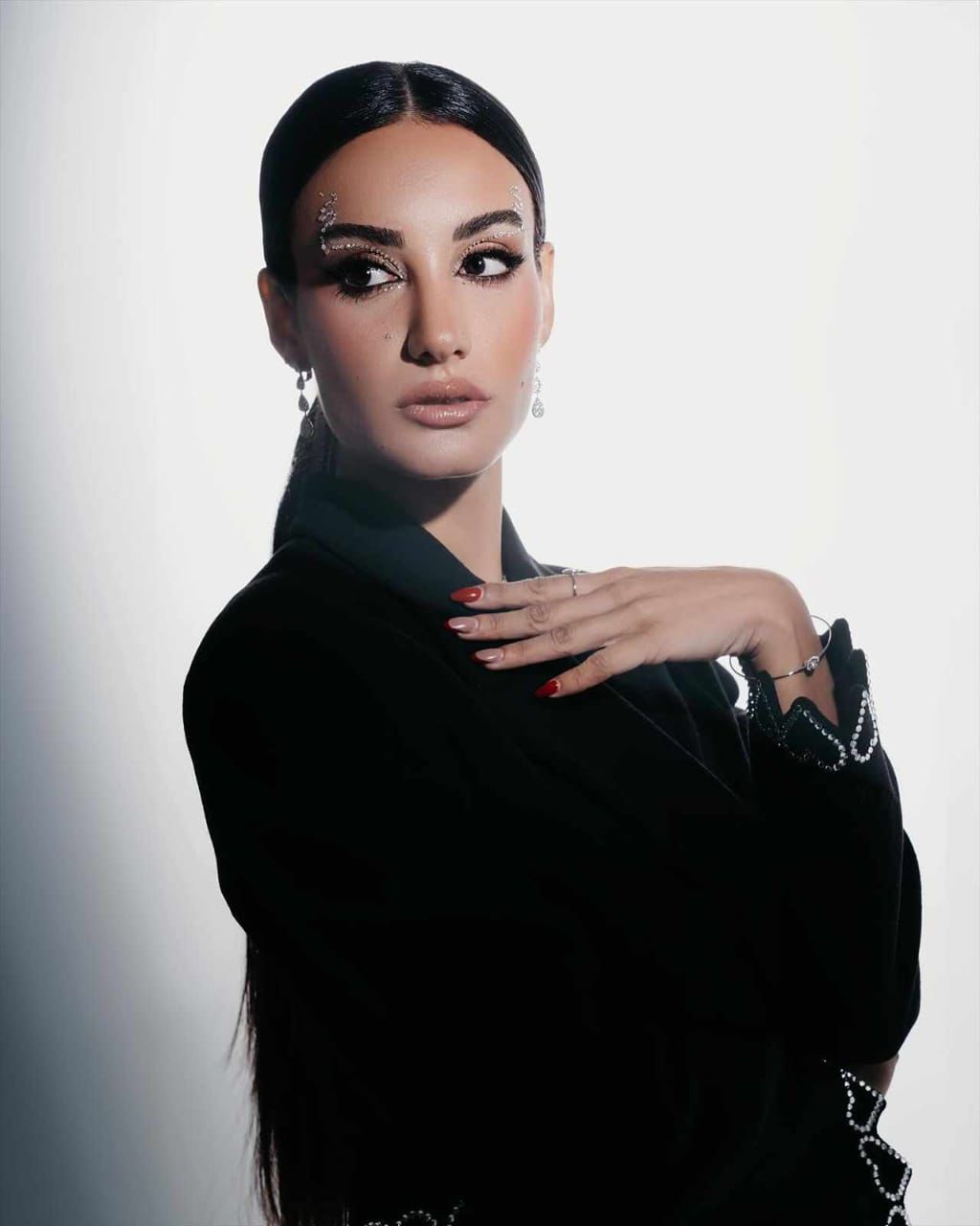 يارا عزمي تجسد فتاة طموحة في "إمبراطورية ميم" وتنتظر عرض "