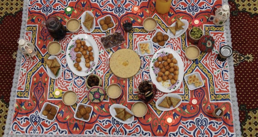 الأحسائيون يقبلون على الأكلات الشعبية الرمضانية