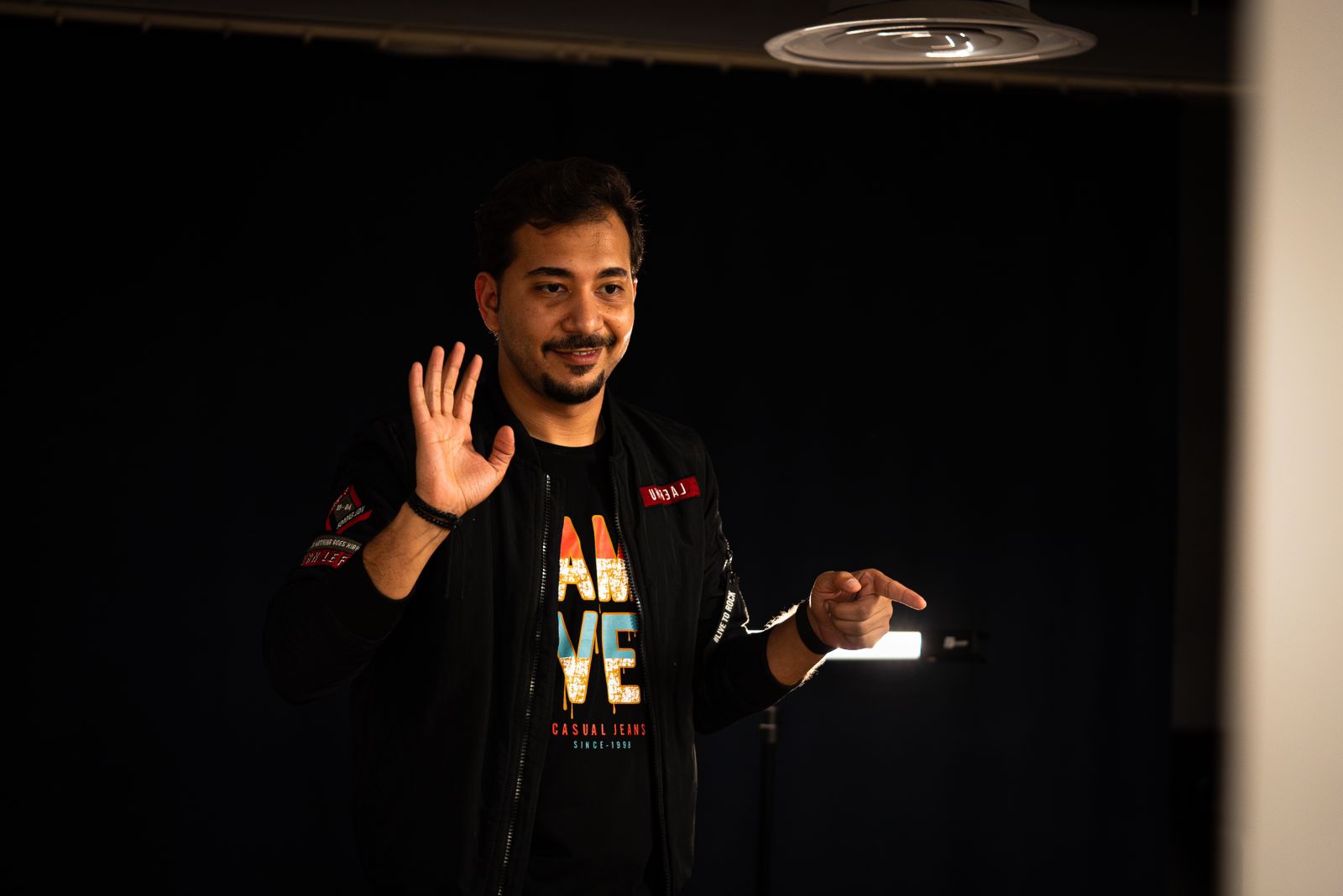 المخرج المصري أحمد حسني يعقوب يتألق في المملكة العربية السعودية في إنشاء ورش تدريب للتمثيل السينمائي