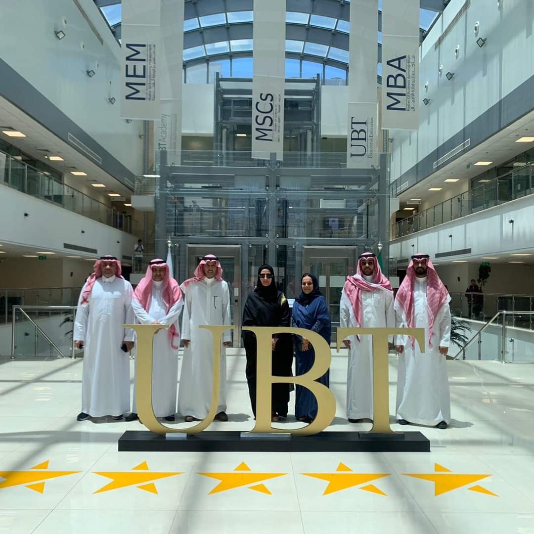 الأميرة هيفاء بنت عبدالمحسن بن عبدالعزيز مدير التطوير والشراكات في الجمعية العربية السعودية للثقافة والفنون تزور جامعة الأعمال والتكنولوجيا،