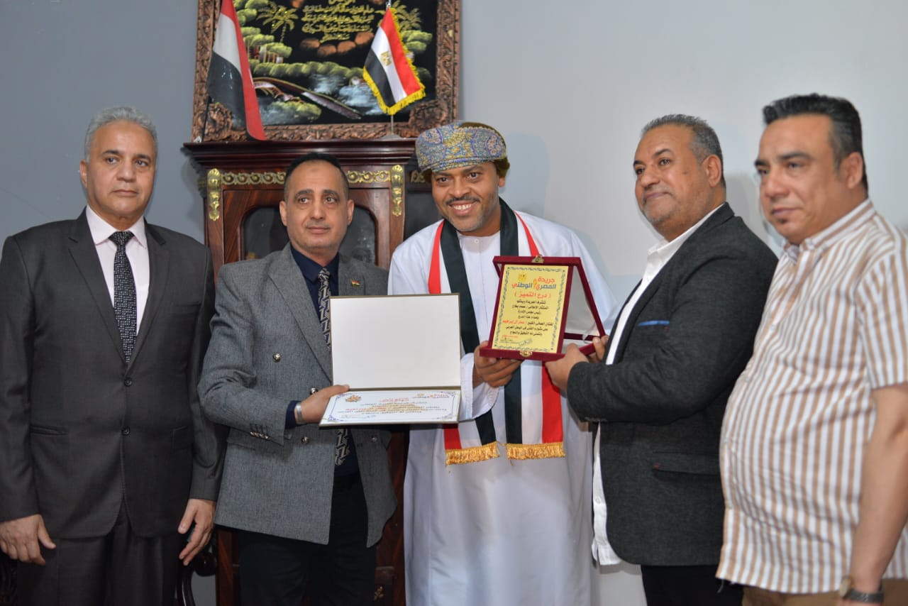 الاتحاد الدولى للأدباء والشعراء العرب يكرم الفنان والمخرج العمانى عمار ال إبراهيم
