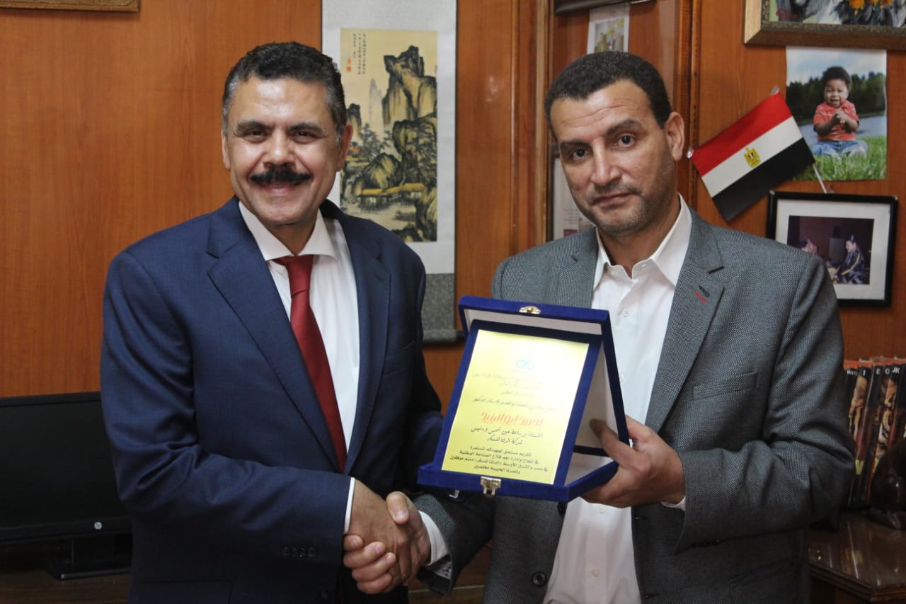 عمال شركة الدلتا للسكر يهنئون الرئيس عبد الفتاح السيسى بعيد العمال