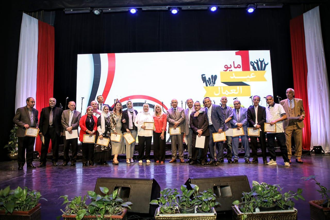 رئيسة الأوبرا كرمت عدد من الفنانين والإداريين المتميزين بمناسبة عيد العمال