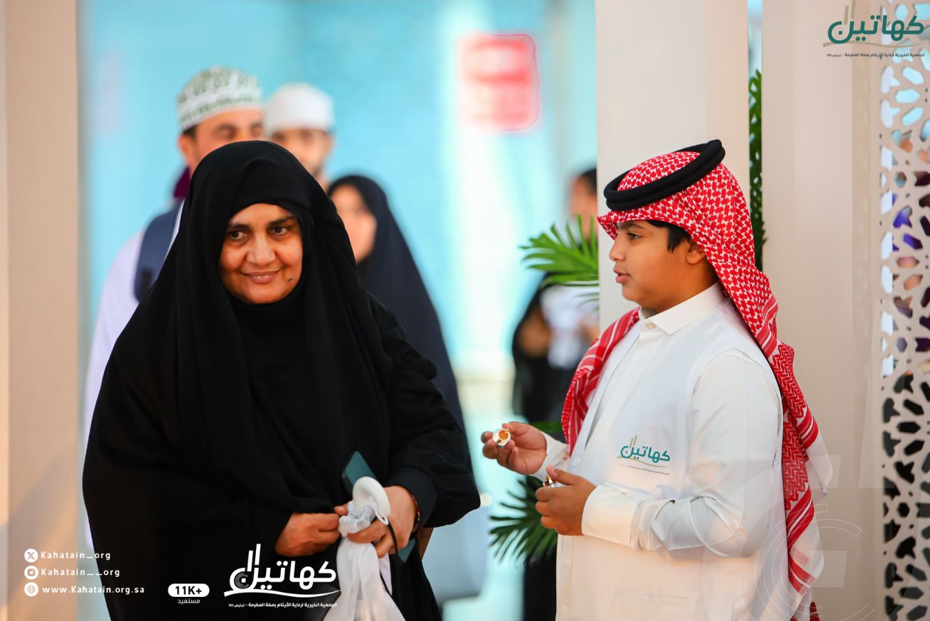 بالورد والعود.. أبناء جمعية كهاتين يستقبلون حجاج بيت الله الحرام عبر مطار الأمير محمد بن عبد العزيز بالمدينة المنورة