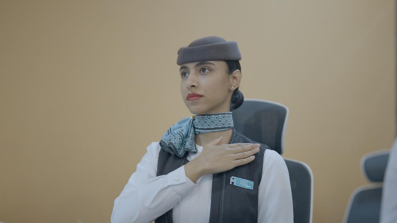 متحدث بلغة الإشارة على متن رحلاته طيران ناس يطلق أول برنامج في المملكة لتأهيل طواقم الضيافة الجوية للتواصل بلغة الإشارة