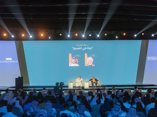 معرض الرياض للكتاب يُعيد يحيى الفخراني إلى المسرح