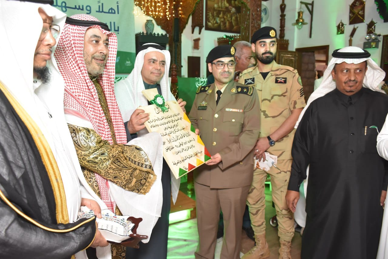 بحضور عددا" من القناصل لعموم والمسؤولين ووجهاء مدينة جدة