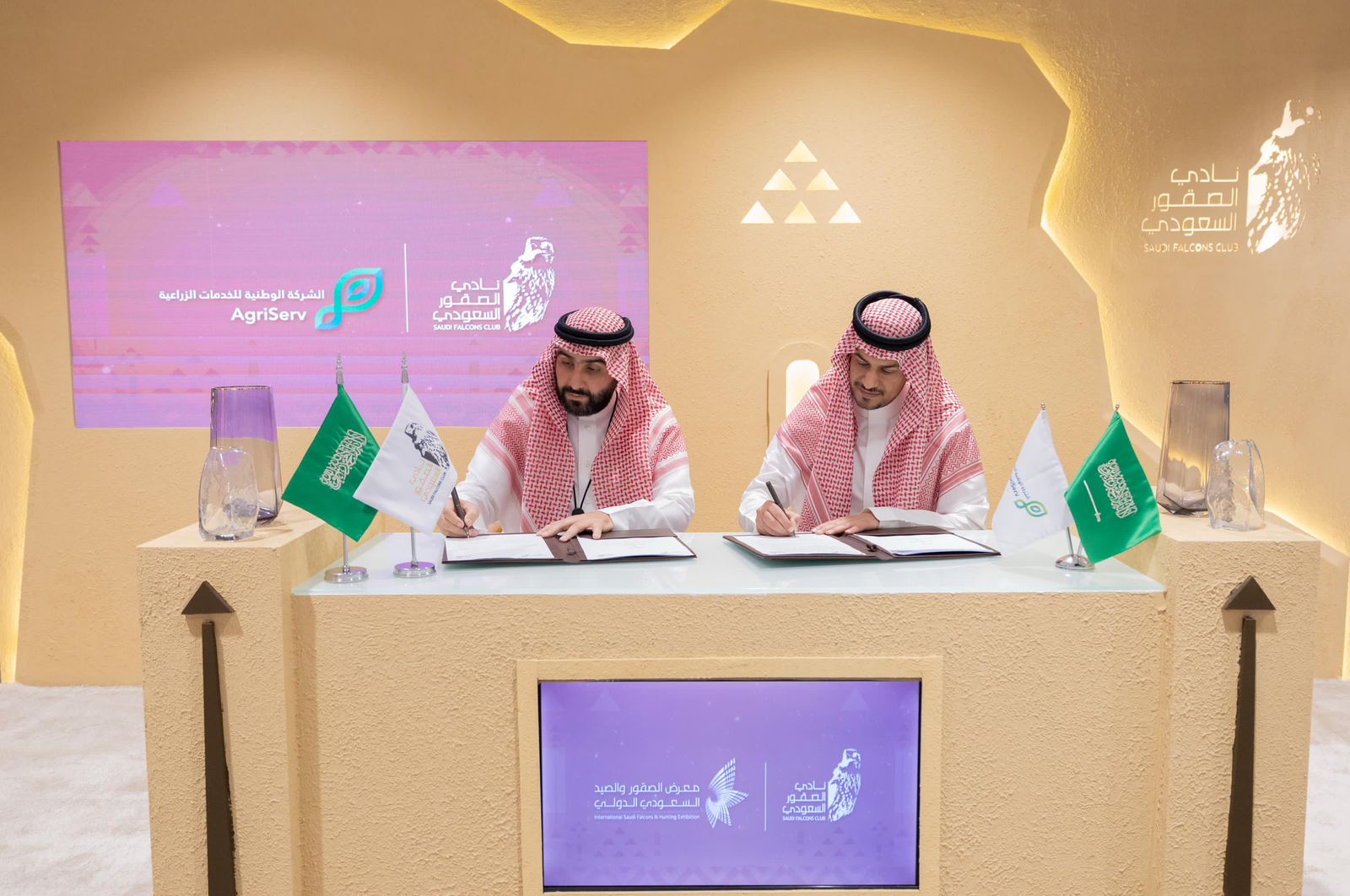 نادي الصقور السعودي والوطنية للخدمات الزراعية يوقّعان مذكرة تعاون لدعم برنامج هدد والخدمات المحجرية