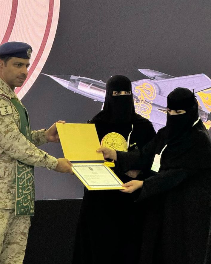تلوين" يخطف الأنظار في معرض القوات الجوية