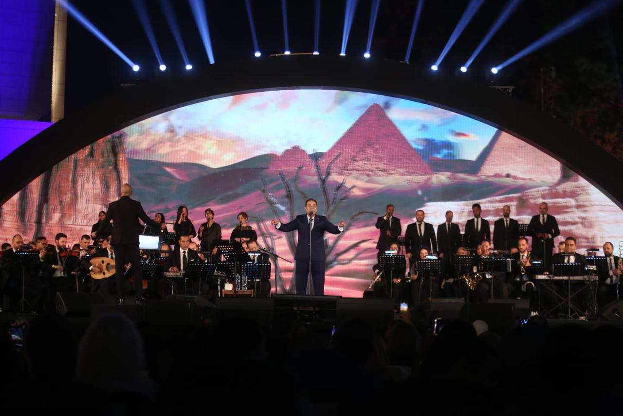 وزير الثقافة يفتتح فعاليات مهرجان ومؤتمر الموسيقى العربية في دورته الـ٣٢ ويُكرم ١٩ مبدعًا أسهموا في إثراء المشهد الفني المصري والعربي ومدحت صالح يحيي ليلته الأولي