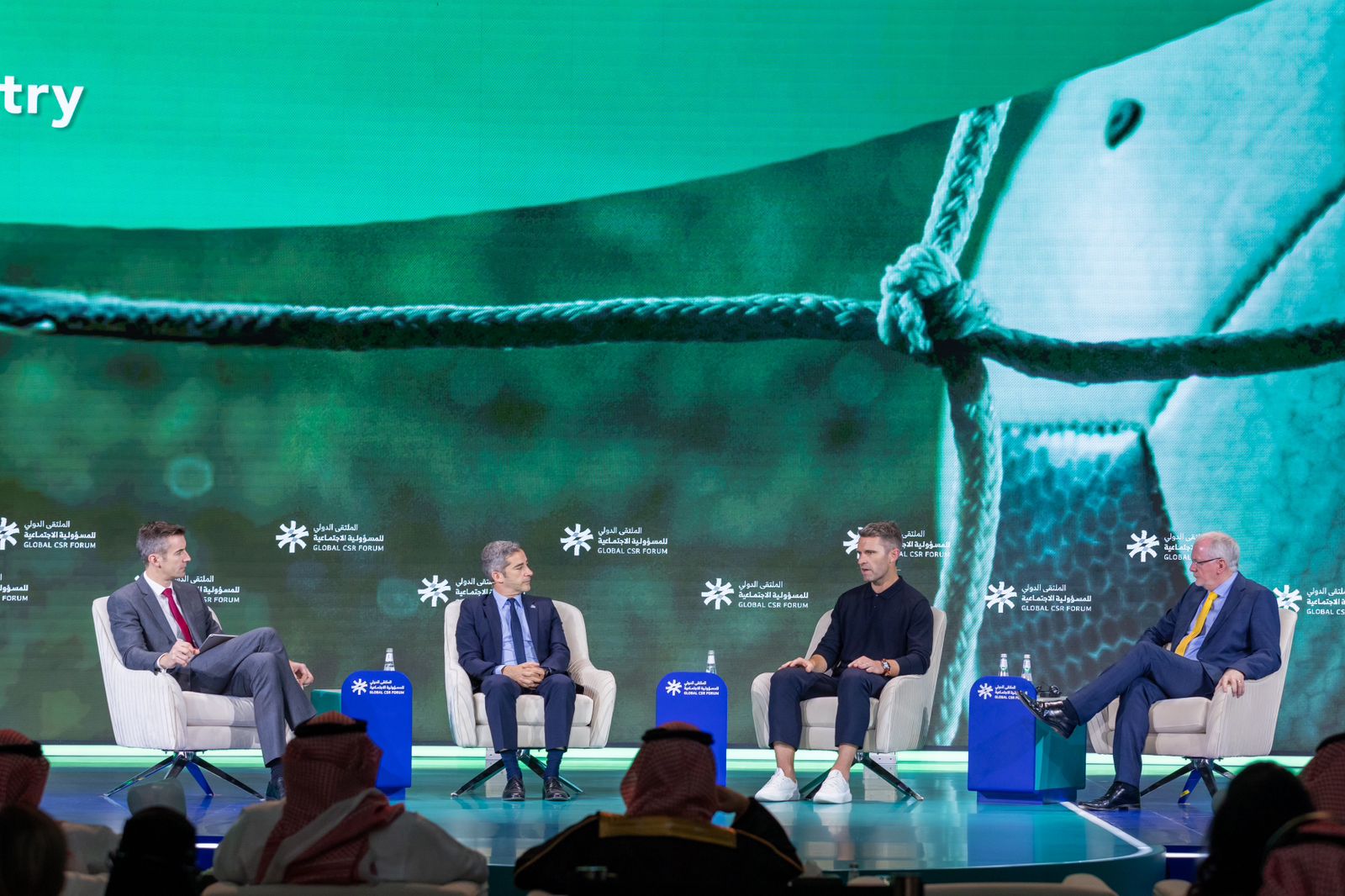 في جلسة نقاش بالملتقى الدولي للمسؤولية الاجتماعية 2024