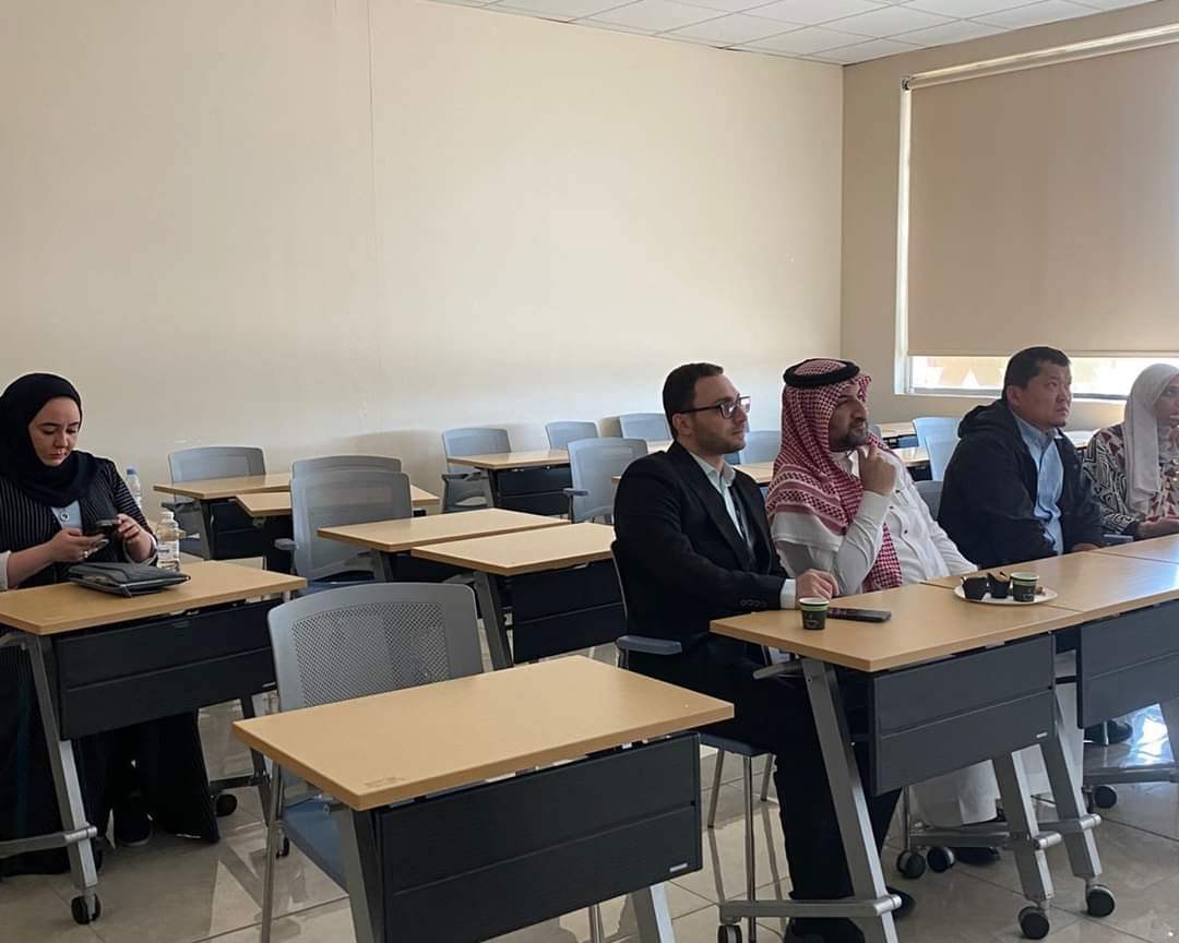 جامعة الأعمال والتكنولوجيا في جلسة حول الاقتصاد الأخضر الرقمي في جامعة عفت