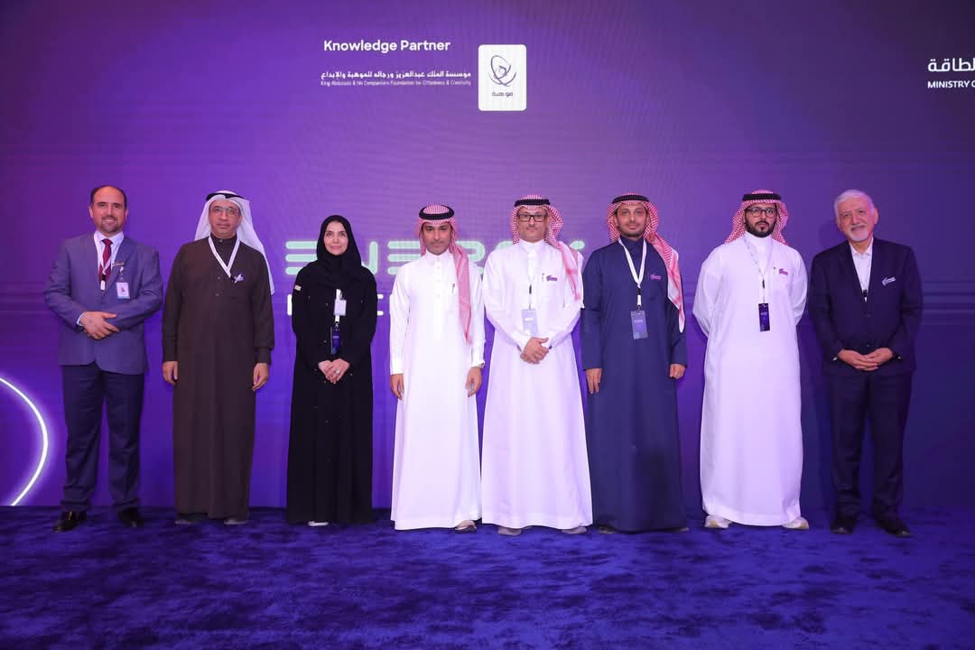 مشاركة جامعة الأعمال والتكنولوجيا في تحكيم هاكاثون الطاقة بالرياض