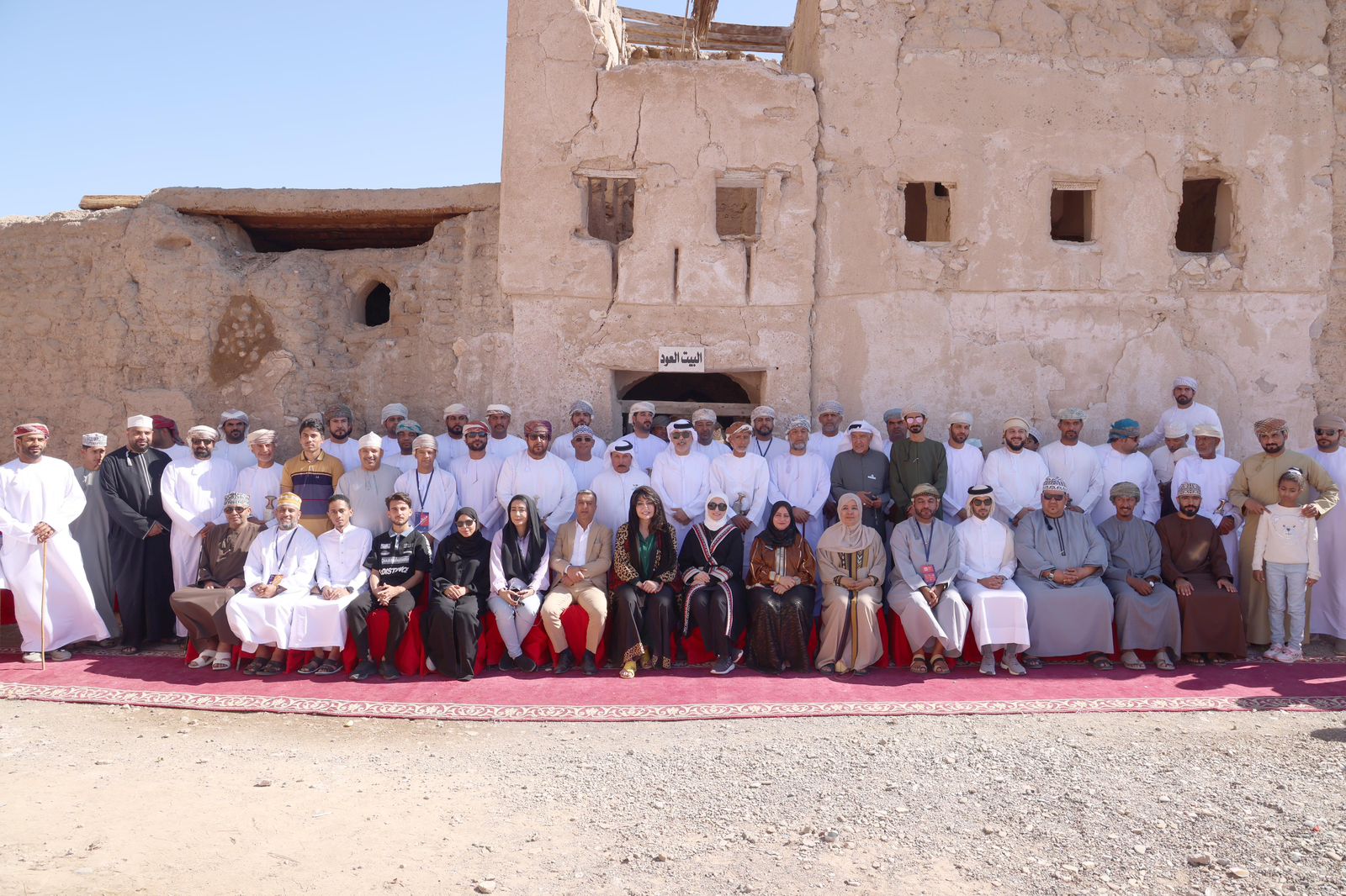 ضيوف مهرجان الظاهرة السينمائي الدولي في زيارة لسوق عبري وحارة الشناديد