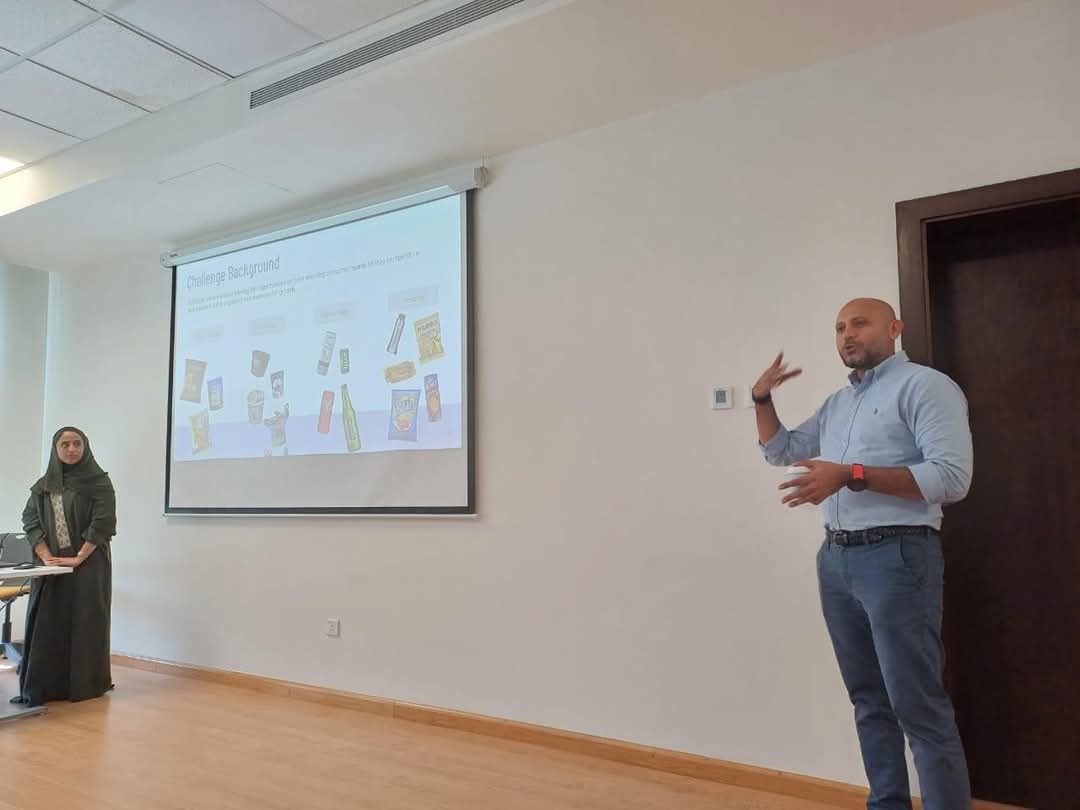 قسم التسويق يتعاون مع شركة قودي لإطلاق مشروع تعليمي من سوق العمل