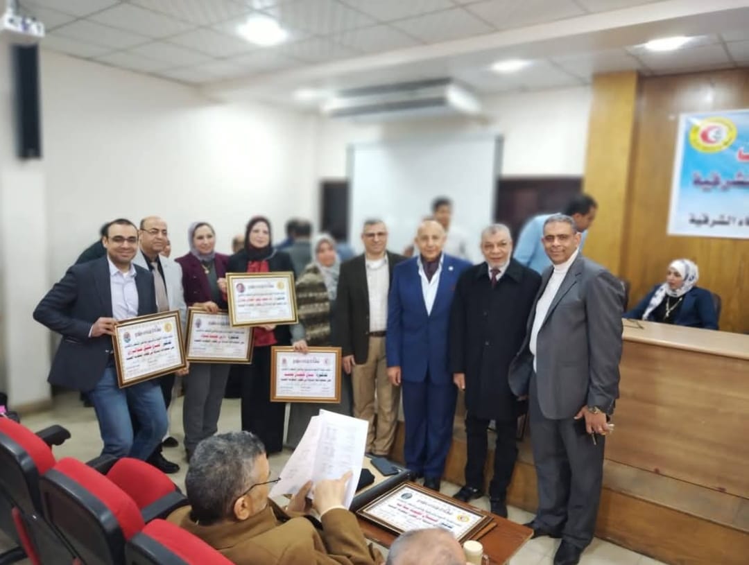 نقابة الأطباء بالشرقية تكرم رئيس قسم الجلديةوالتناسلية بمستشفي الأحرار التعليمى بالزقازيق