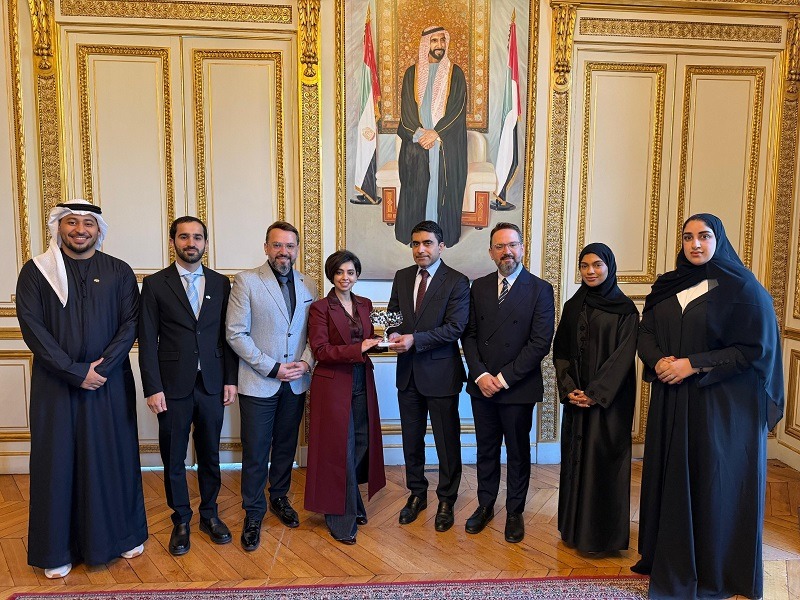 سفير الإمارات بباريس يستقبل وفد باحثي الإمارات