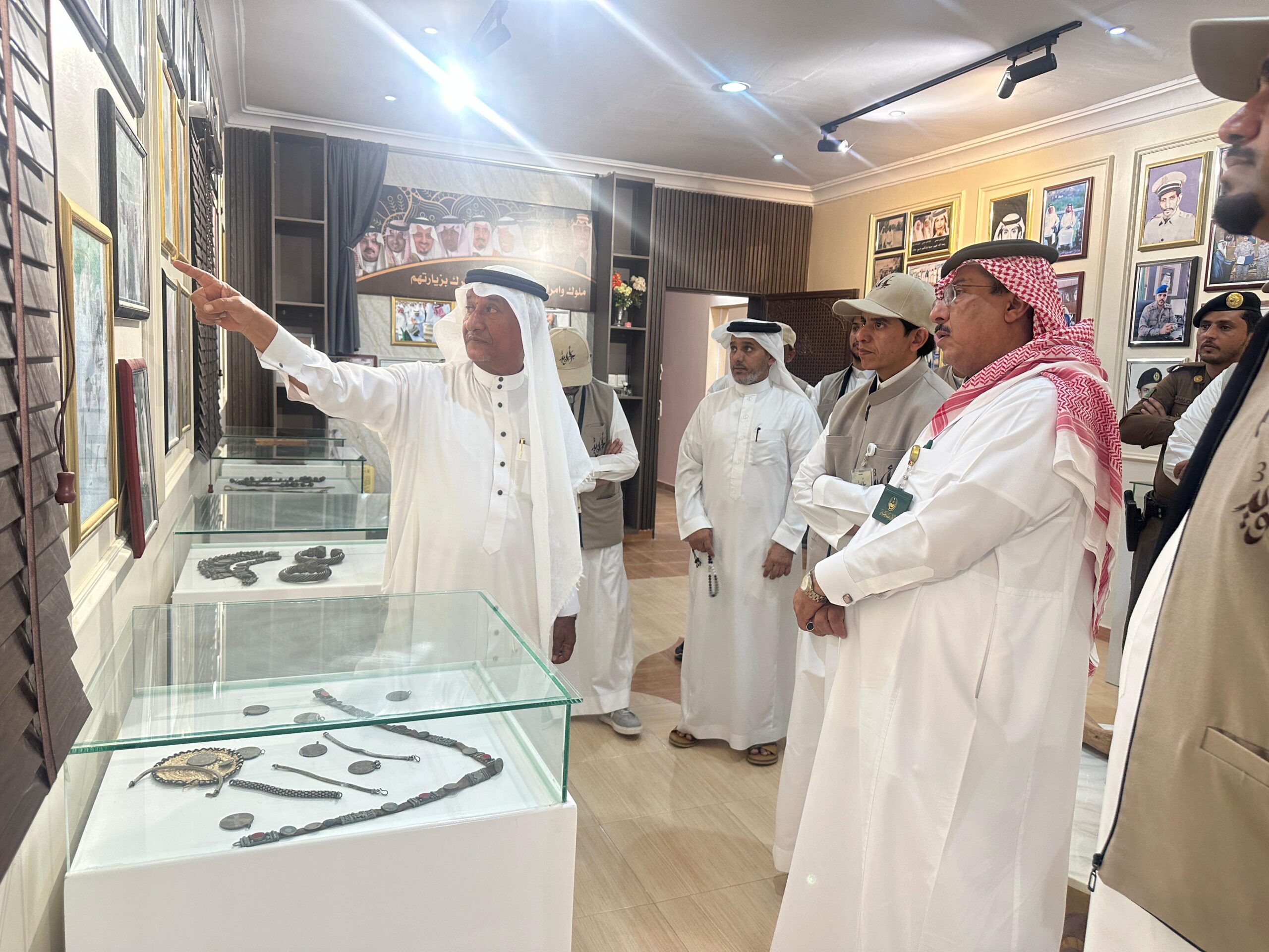 بحضور محافظ البرك غرفة عمليات اجاويد ٣ بالمحافظة تقيم عدد من المبادرات